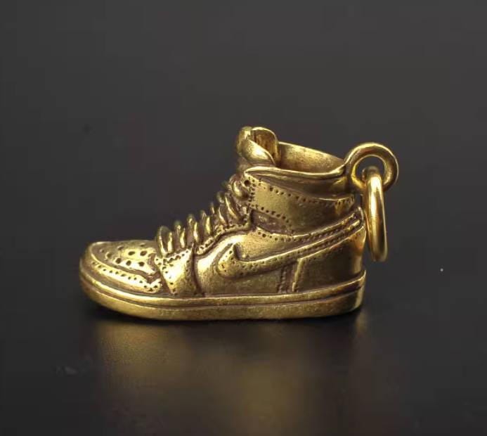 Brass Sneaker Keychain — Vintage Mini Shoe Charm for Streetwear Collectors & Sneakerheads