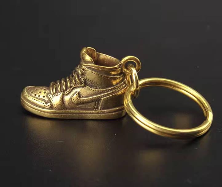 Brass Sneaker Keychain — Vintage Mini Shoe Charm for Streetwear Collectors & Sneakerheads