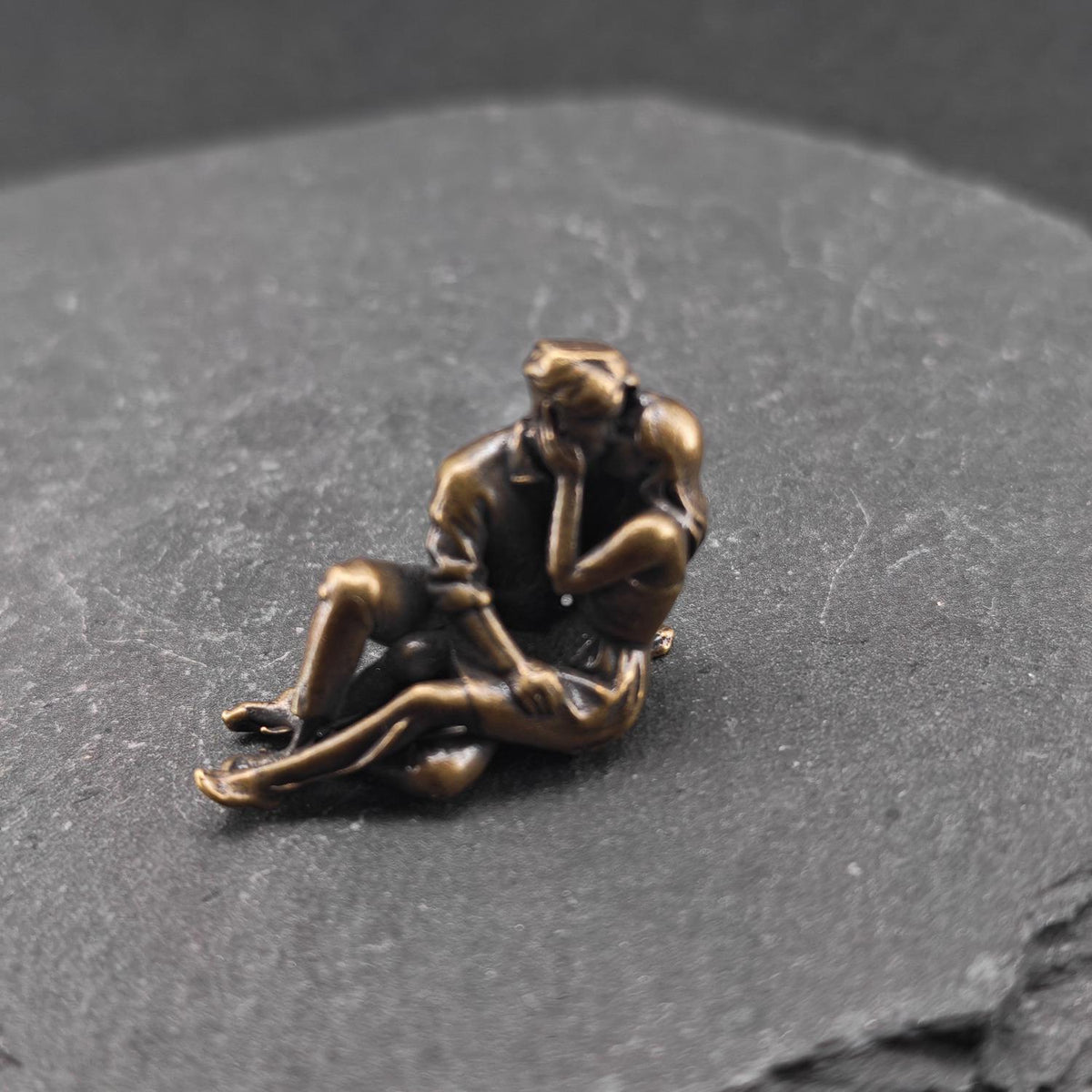 Brass Kissing Couple Figurine – Miniature Romance Sculpture and Collectible Gift