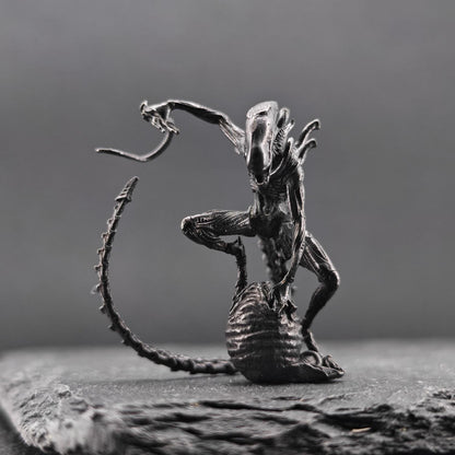 Brass Xenomorph Queen Guard Figurine — Sci-Fi Micro World Diorama Sculpture