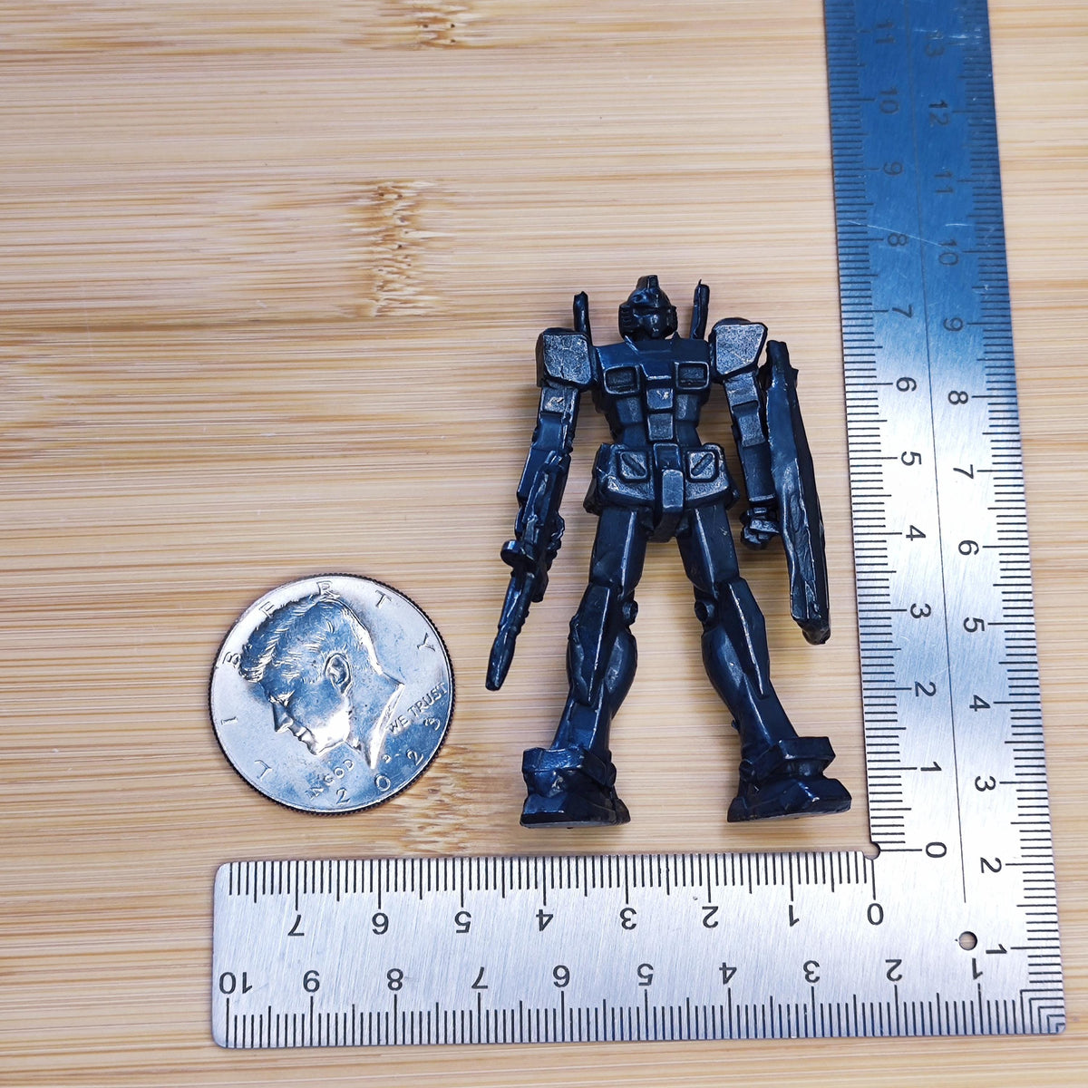 Black Brass Mecha Mobile Suit Figurine — Sci-Fi Robot Desk Sculpture & Anime Collector Piece