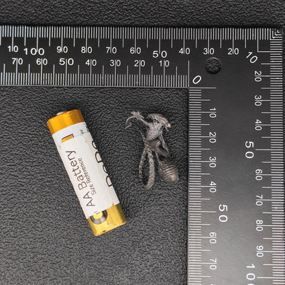 Brass Xenomorph Queen Guard Figurine — Sci-Fi Micro World Diorama Sculpture