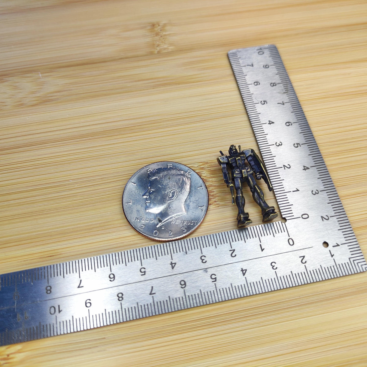 Micro Brass Mecha Mobile Suit Figurine — Mini Robot Desk Ornament