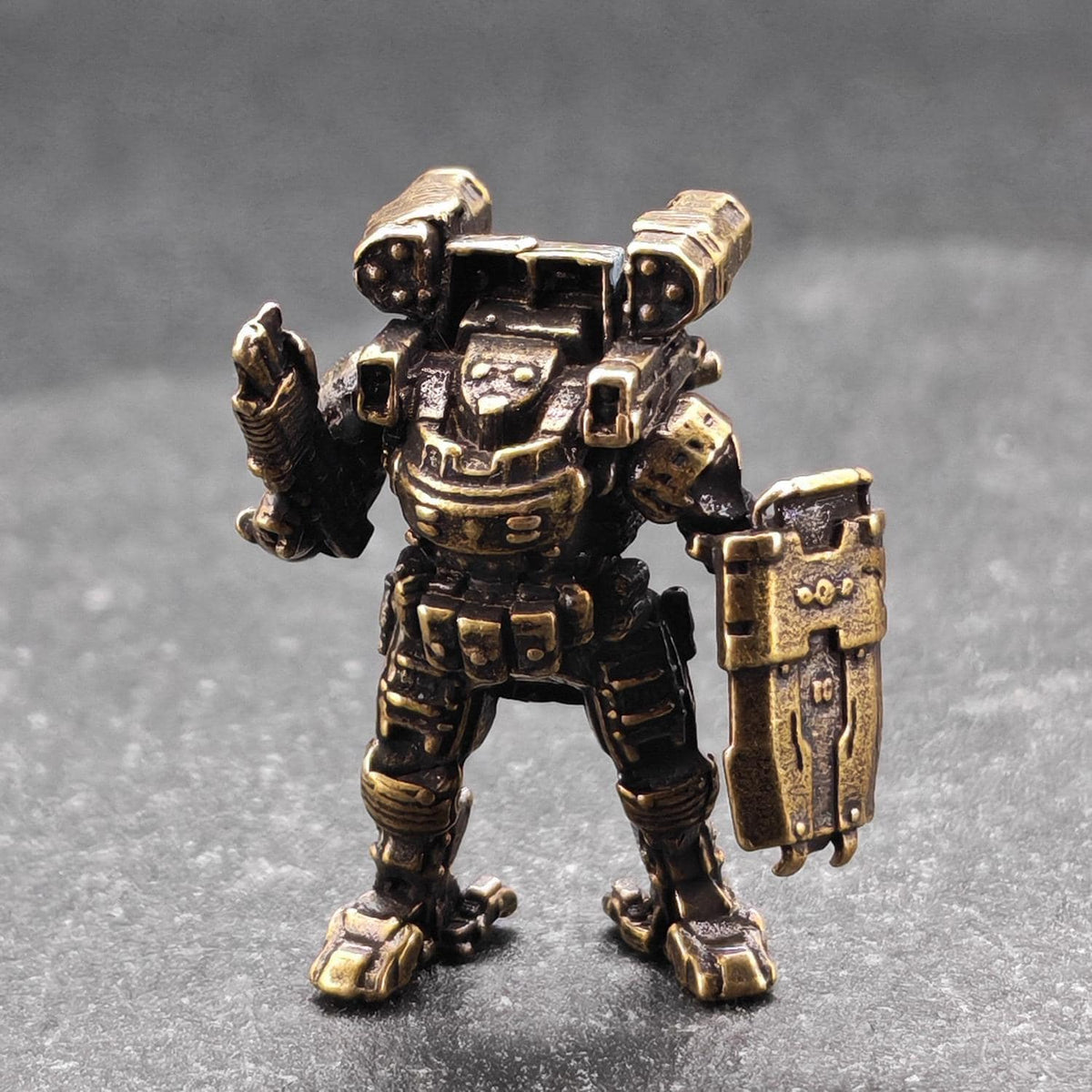 Brass Mech Warrior Miniature – Sci-Fi Robot Collectible for Terrarium, Diorama & Desktop