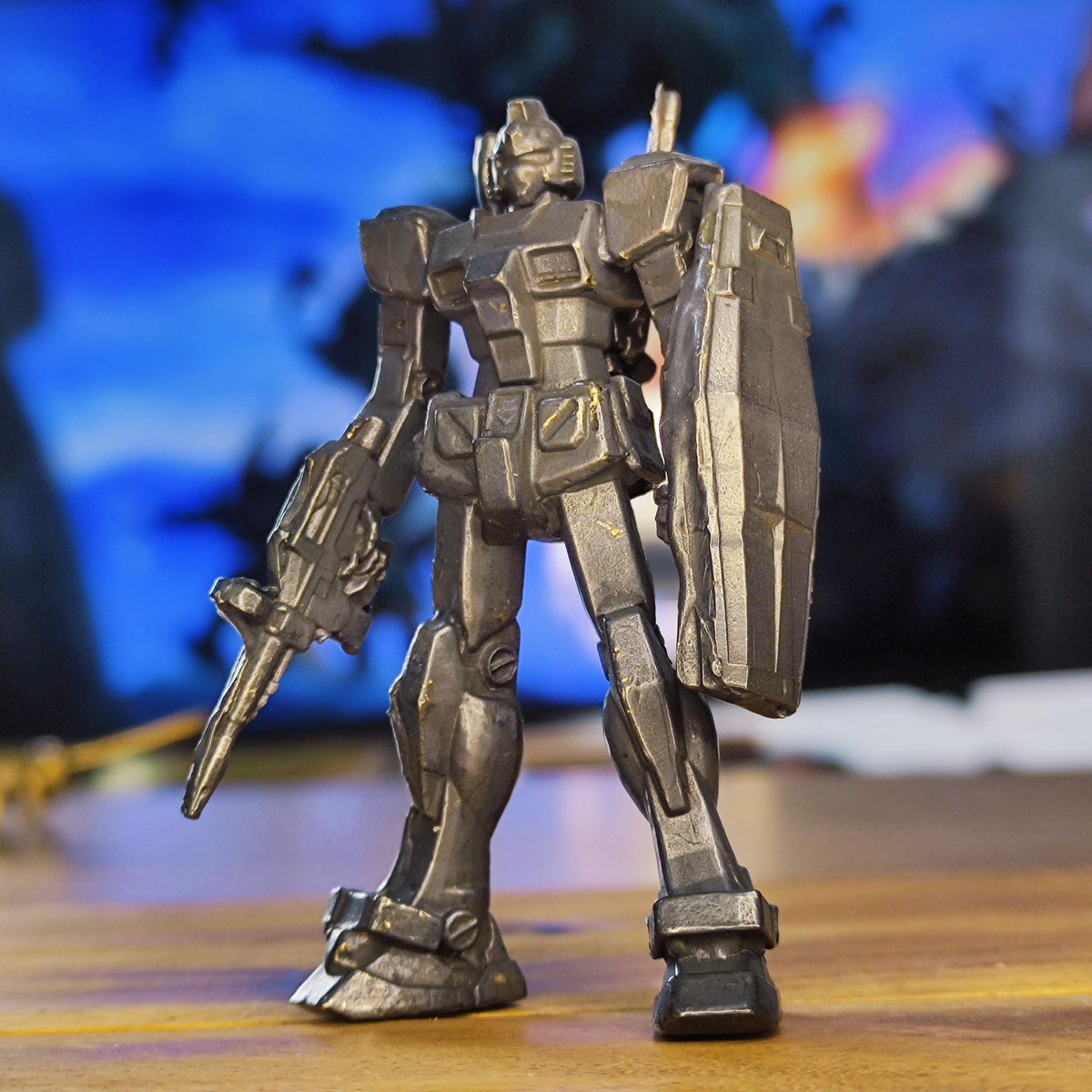 Black Brass Mecha Mobile Suit Figurine — Sci-Fi Robot Desk Sculpture & Anime Collector Piece