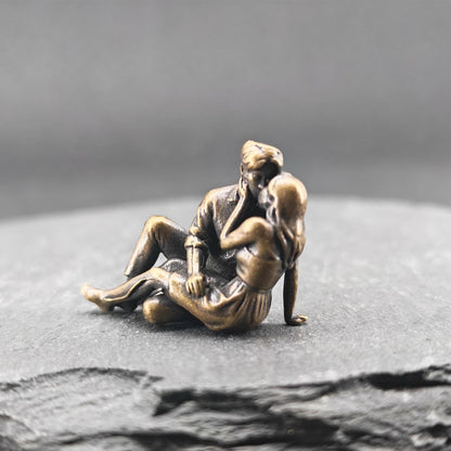 Brass Kissing Couple Figurine – Miniature Romance Sculpture and Collectible Gift