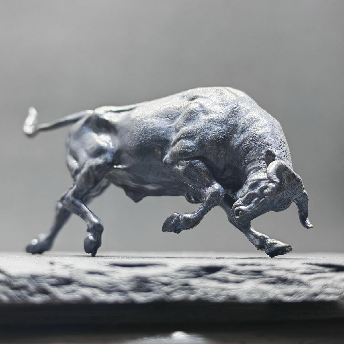 Brass Bull Figurine – Antique Finish, Handcrafted Desk Collectible