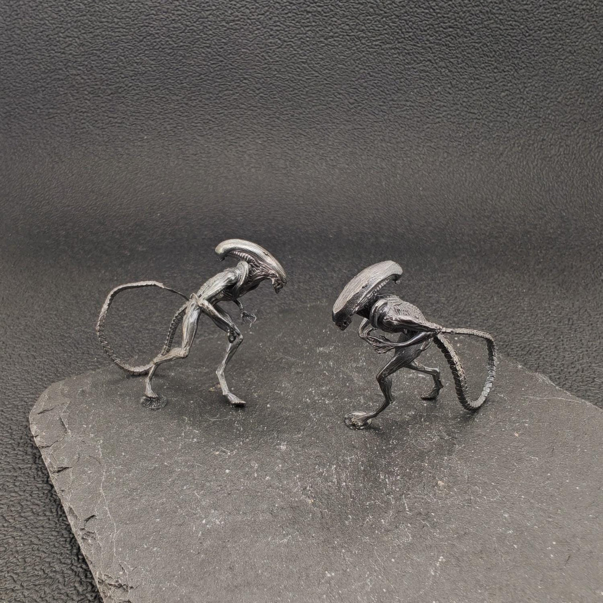 Brass Alien Creature Figurine – Handcast Sci-Fi Horror Miniature Sculpture for Collectors & Diorama