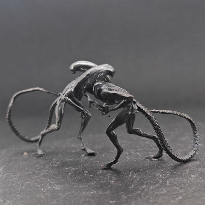 Brass Alien Creature Figurine – Handcast Sci-Fi Horror Miniature Sculpture for Collectors & Diorama