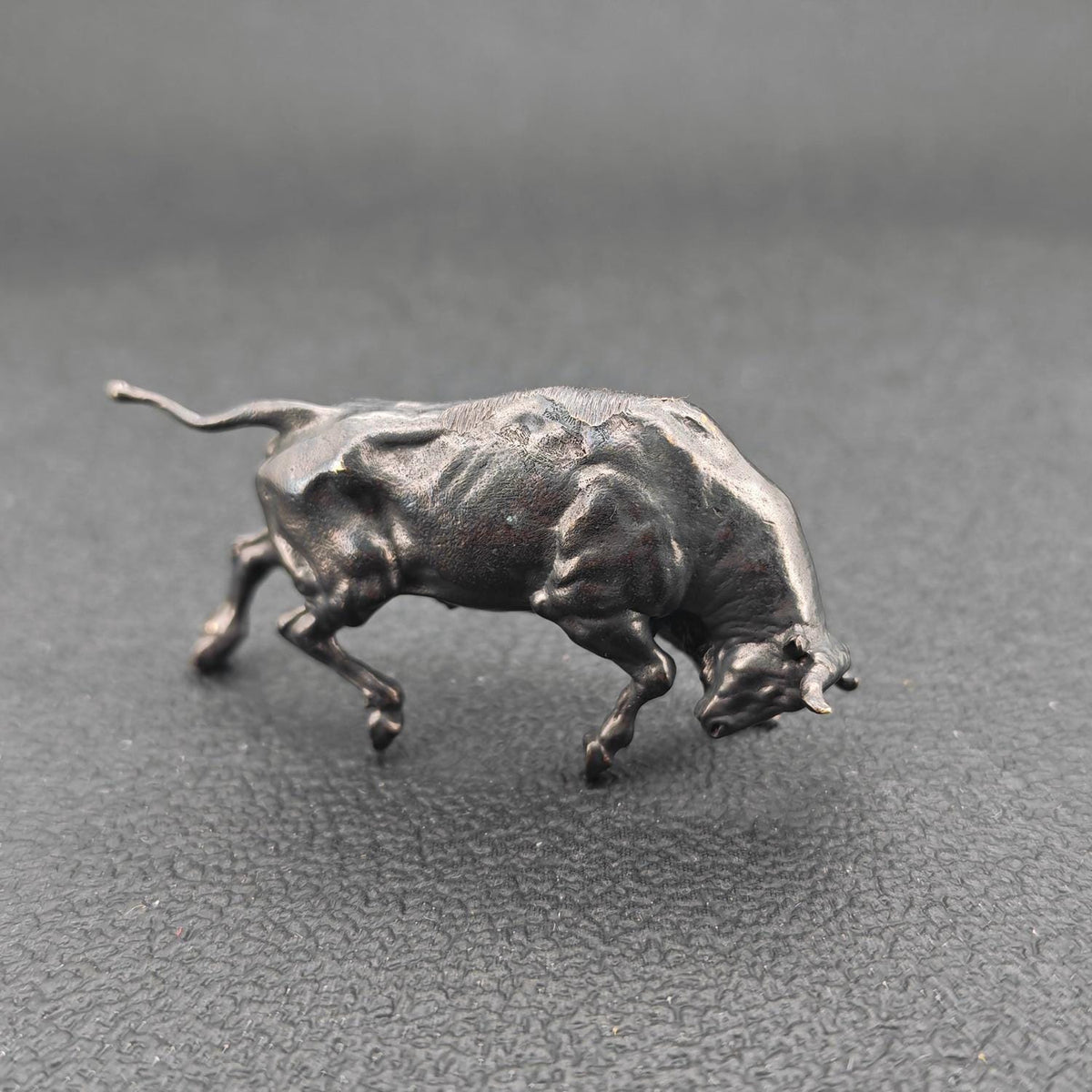Brass Bull Figurine – Antique Finish, Handcrafted Desk Collectible
