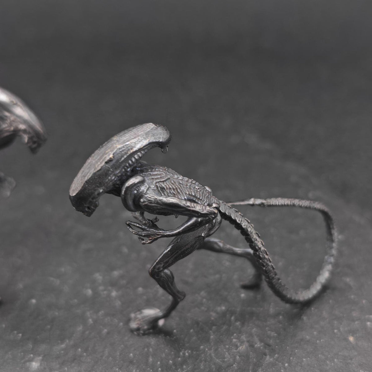 Brass Alien Creature Figurine – Handcast Sci-Fi Horror Miniature Sculpture for Collectors & Diorama