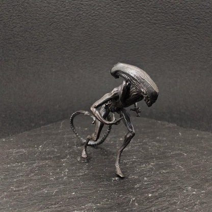 Brass Alien Creature Figurine – Handcast Sci-Fi Horror Miniature Sculpture for Collectors & Diorama