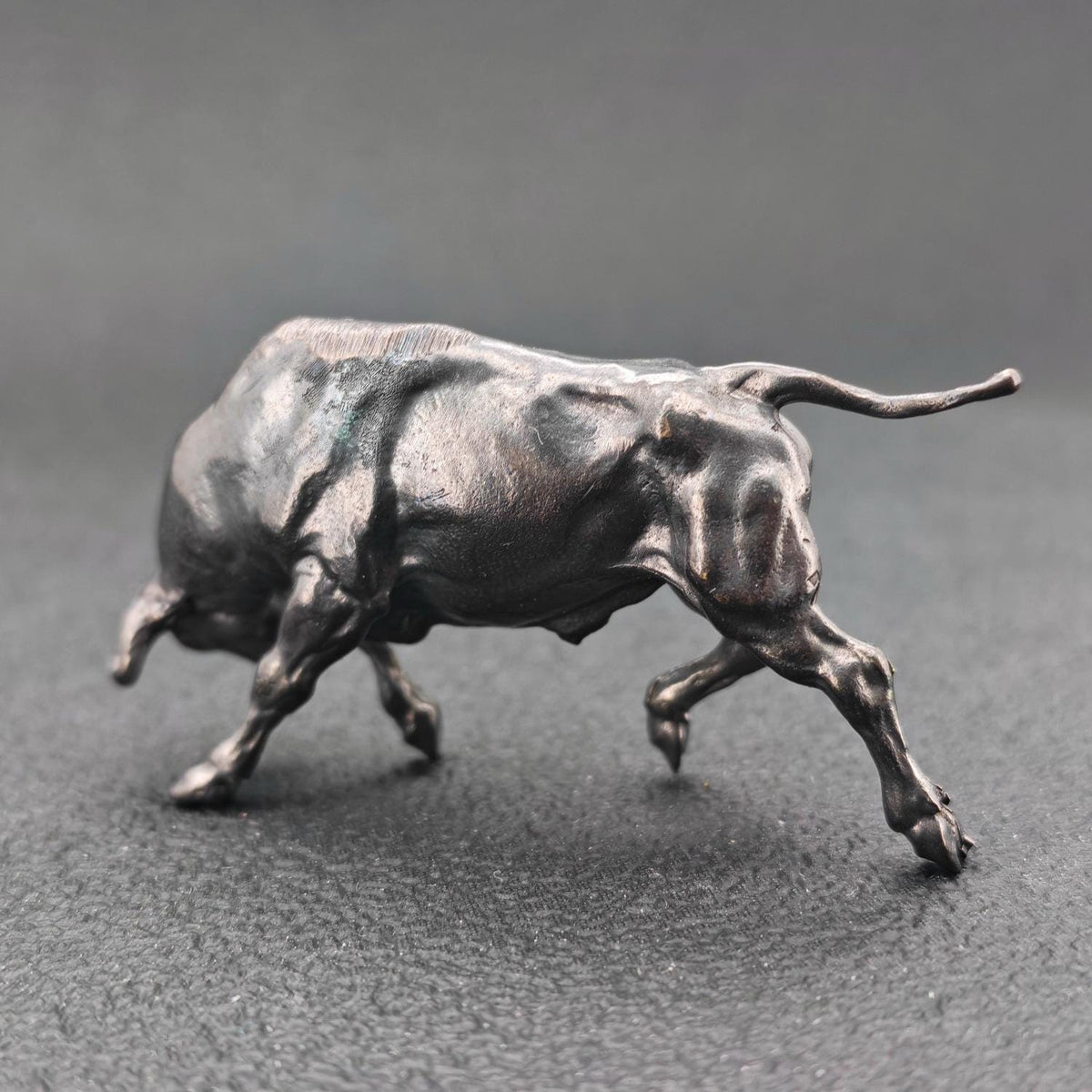 Brass Bull Figurine – Antique Finish, Handcrafted Desk Collectible
