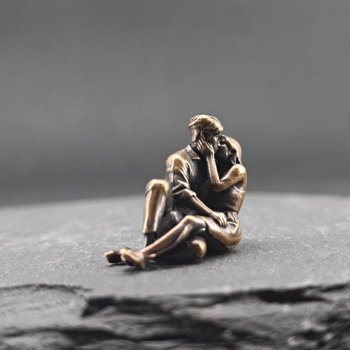 Brass Kissing Couple Figurine – Miniature Romance Sculpture and Collectible Gift