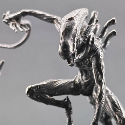 Brass Xenomorph Queen Guard Figurine — Sci-Fi Micro World Diorama Sculpture