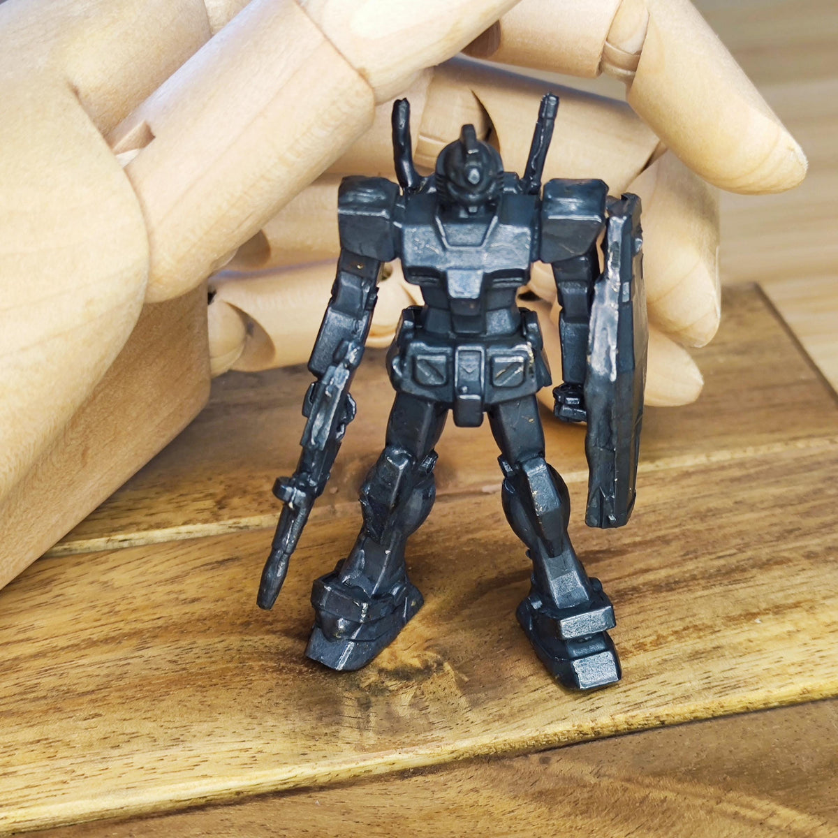 Black Brass Mecha Mobile Suit Figurine — Sci-Fi Robot Desk Sculpture & Anime Collector Piece
