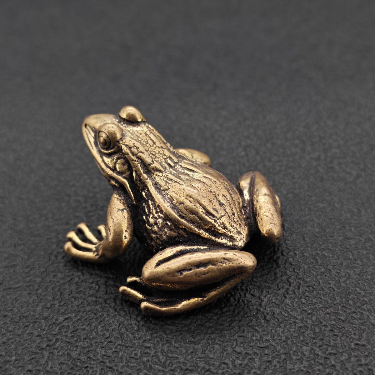 Brass Frog Figurine – Vintage Lucky Toad Collectible for Desk, Shelf & Feng Shui Display