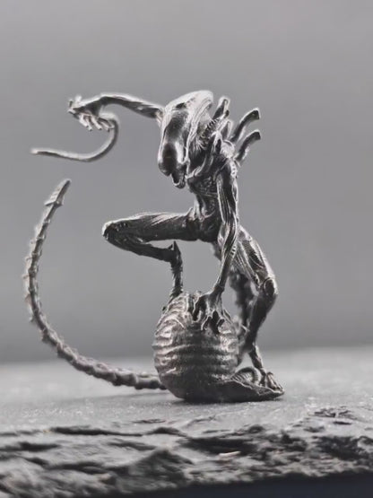 Brass Xenomorph Queen Guard Figurine — Sci-Fi Micro World Diorama Sculpture
