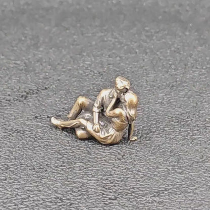 Brass Kissing Couple Figurine – Miniature Romance Sculpture and Collectible Gift